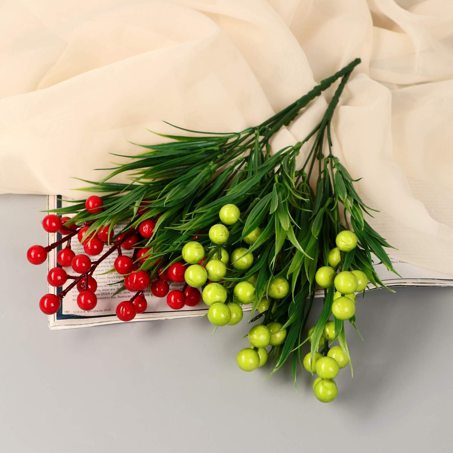 Букет "Шарики с зеленью" 34 см, микс 7995331