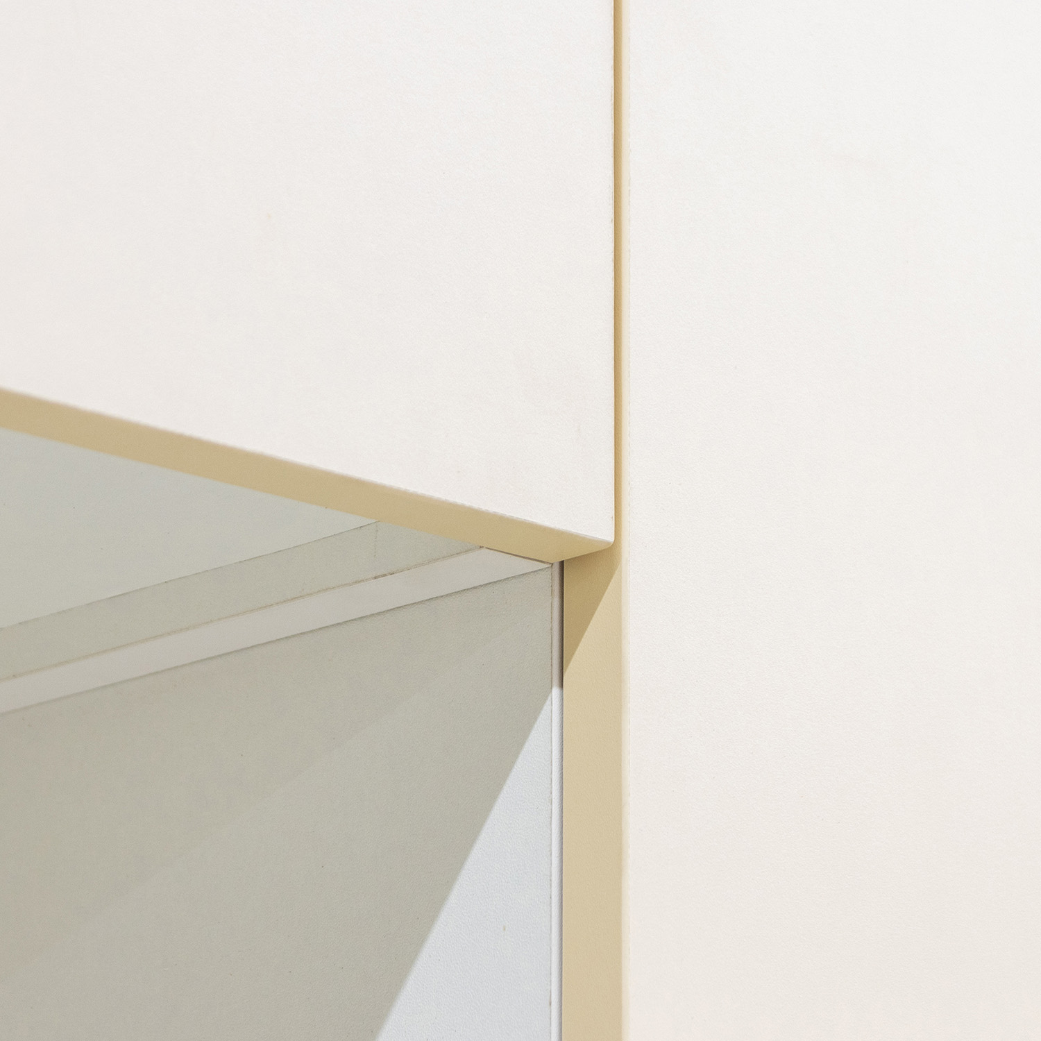 Шкаф навесной 600х676х290 мм BROZEX-WOOD Стиль, с двумя дверцами, белый / светло-бежевый