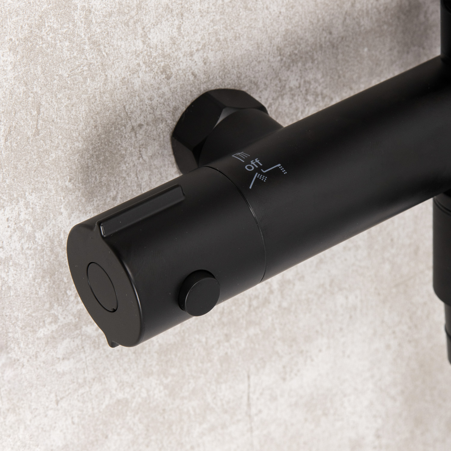 Смеситель д/ванны термостатич. со стойкой для душа+ручной и тропич.душ черный Milardo ILSBLTHM06*1/3