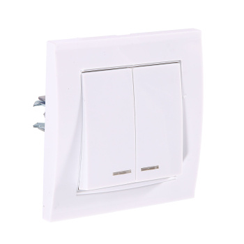 Выключатель Бриллиант СП 2кл. белый с подстветкой 10А IP20 UNIVersal 7947410