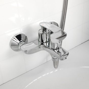 Смеситель для ванны Potato P30234, короткий излив, однорычажный