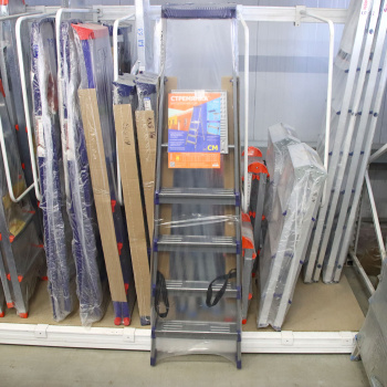 Стремянка стальная 5 ступеней, выс.верхн. пл.1,07м СМ5 "Ника" *1 Стремянка стальная 5 ступеней, выс.верхн. пл.1,07м СМ5 "Ника" *1