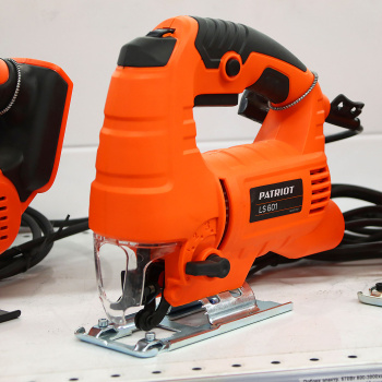 Лобзик электр.690Вт PATRIOT LS 601 THE ONE (макс.толщина дер 65мм,4 поз.маят. ход,)*1/10 Лобзик электр.690Вт PATRIOT LS 601 THE ONE (макс.толщина дер 65мм,4 поз.маят. ход,)*1/10