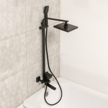 Смеситель для ванны Fashun FS8145H, короткий излив, со стойкой для душа, с лейкой Смеситель для ванны Fashun FS8145H, короткий излив, со стойкой для душа, с лейкой