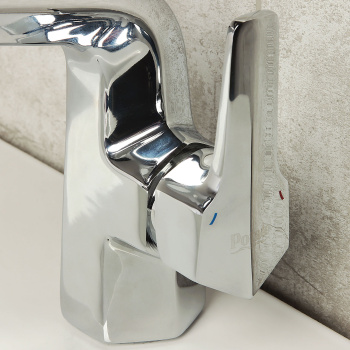 Смеситель для умывальника Potato P1040, короткий излив, рычажный