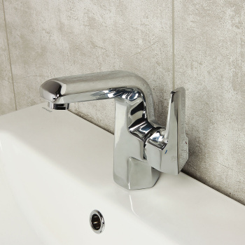 Смеситель для умывальника Potato P1040, короткий излив, рычажный