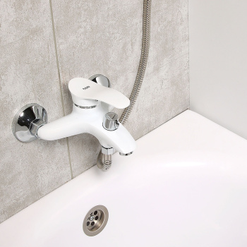 Смеситель для ванны Potato P3001-7, короткий излив, однорычажный